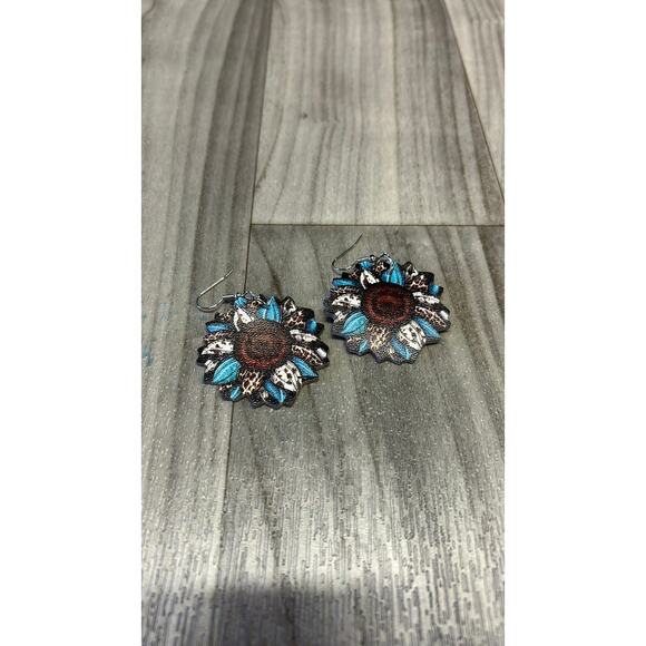 Teal flower earrings - Picture 3 of 4